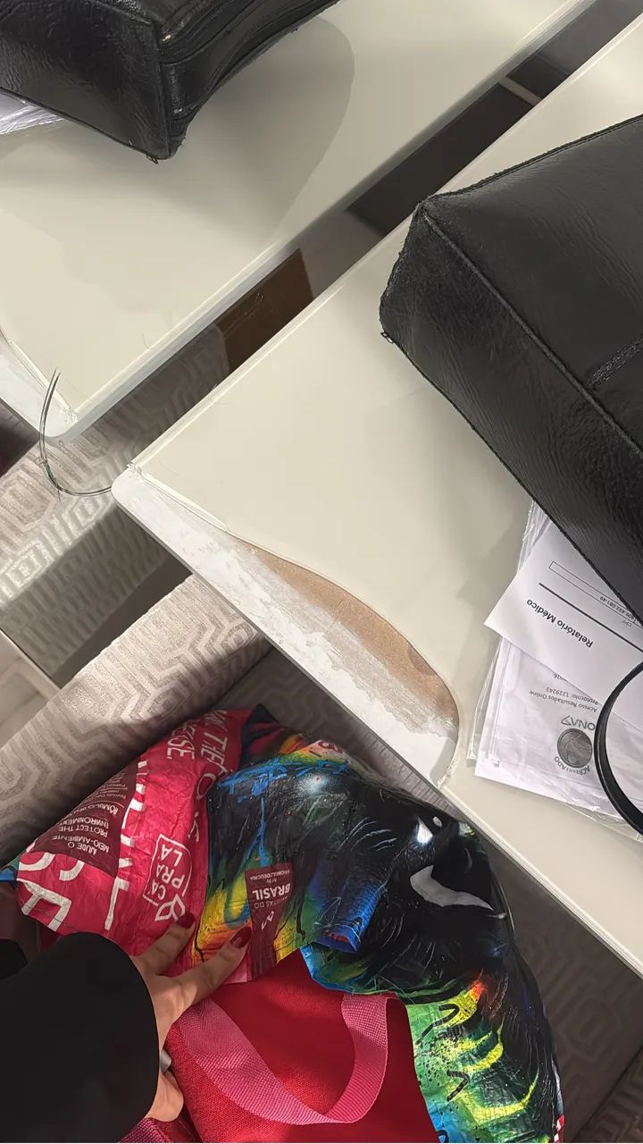 Mesa pesada com tampo de vidro - Foto 3