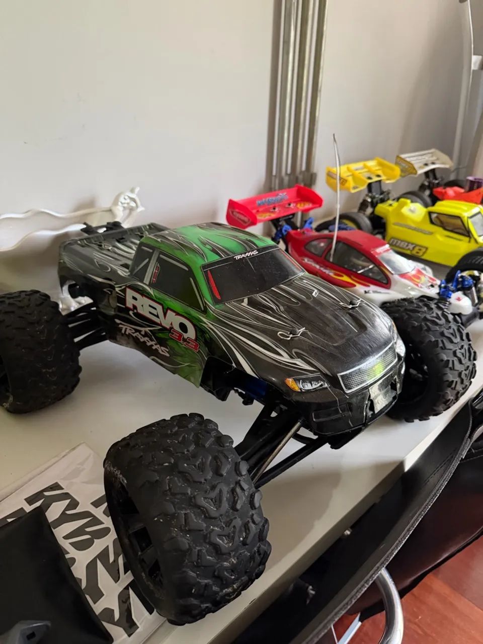 Automodelo à combustão Traxxas Revo 3.3 Completa - Foto 3