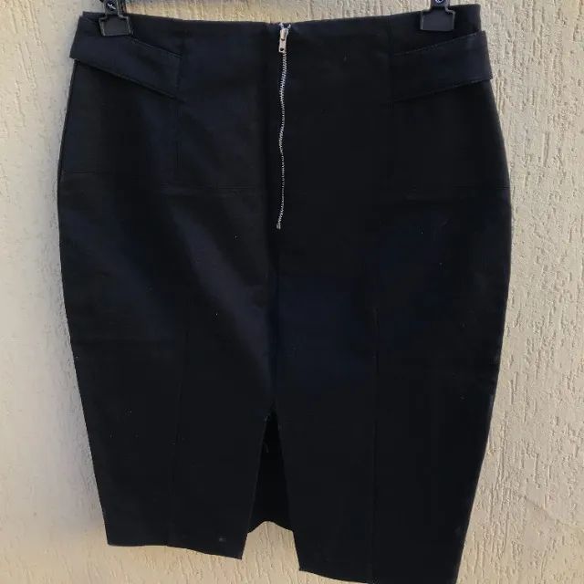Saia Midi Modelagem Justa Preta Da Marca Unique Chic - Foto 4