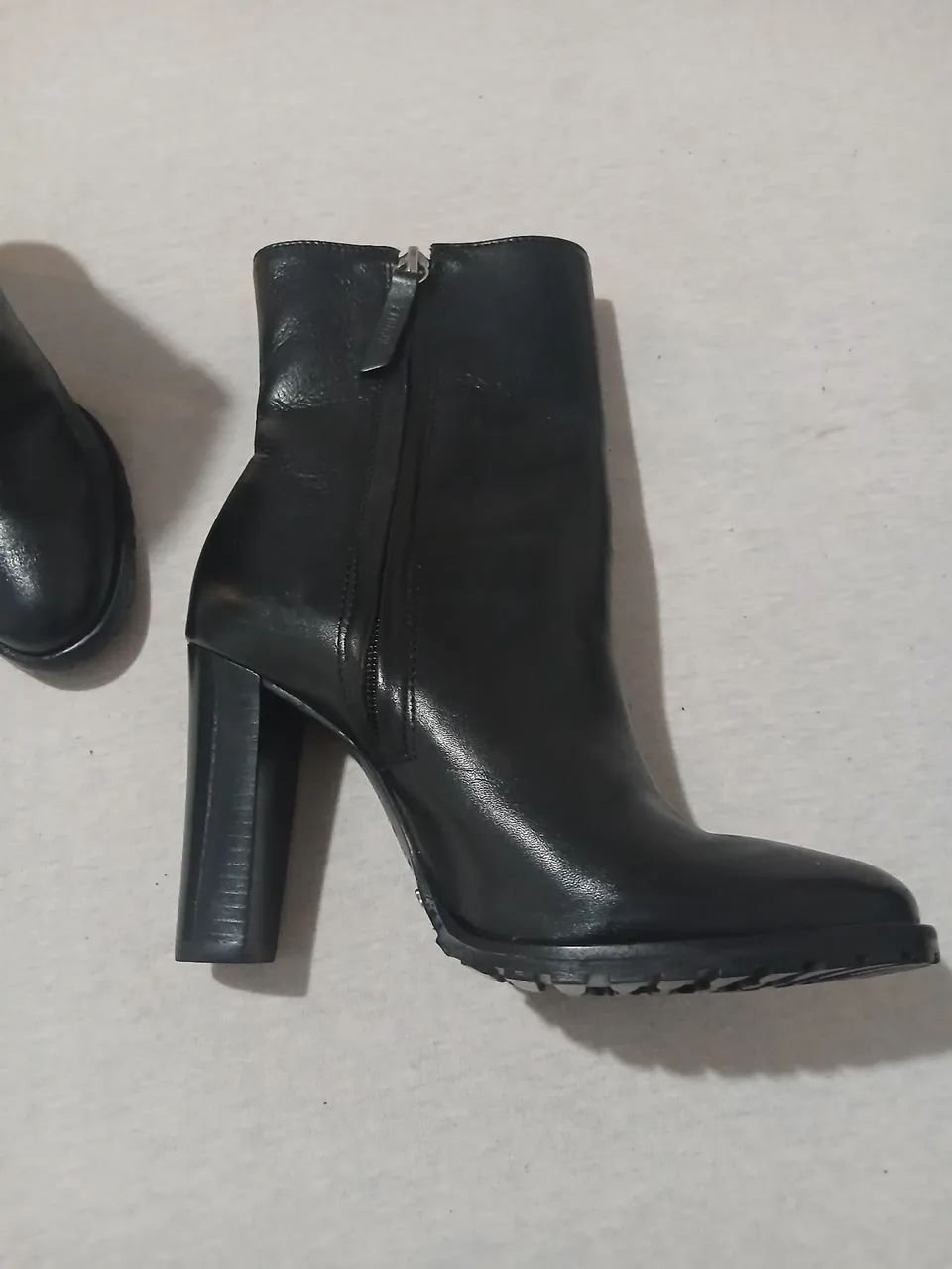 BOTA DE COURO LEGÍTIMO SCHUTZ N34 NOVA 