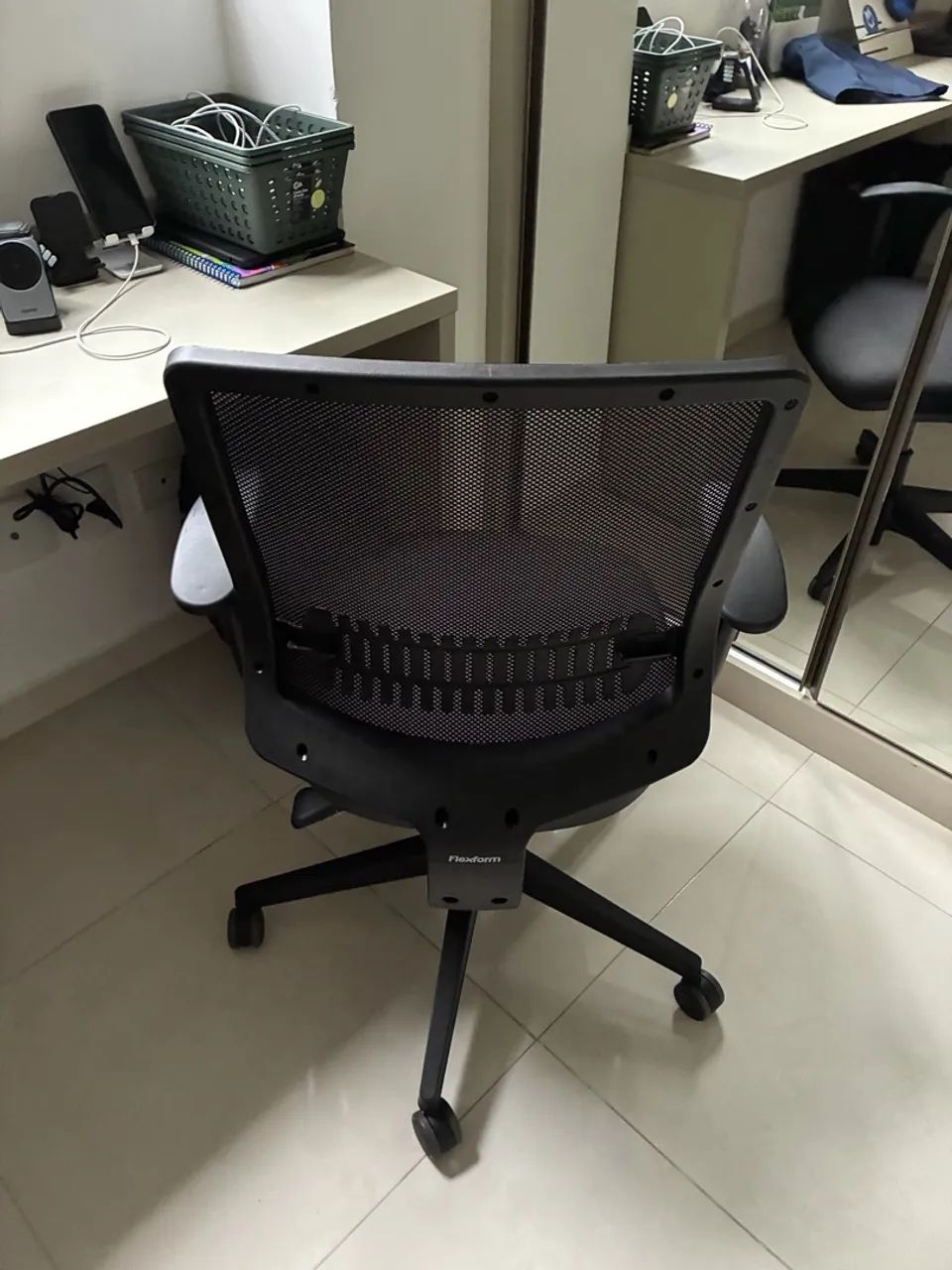 Cadeira FlexForm Uni All Black - Design Ergonômico e Base Giratória - Foto 4