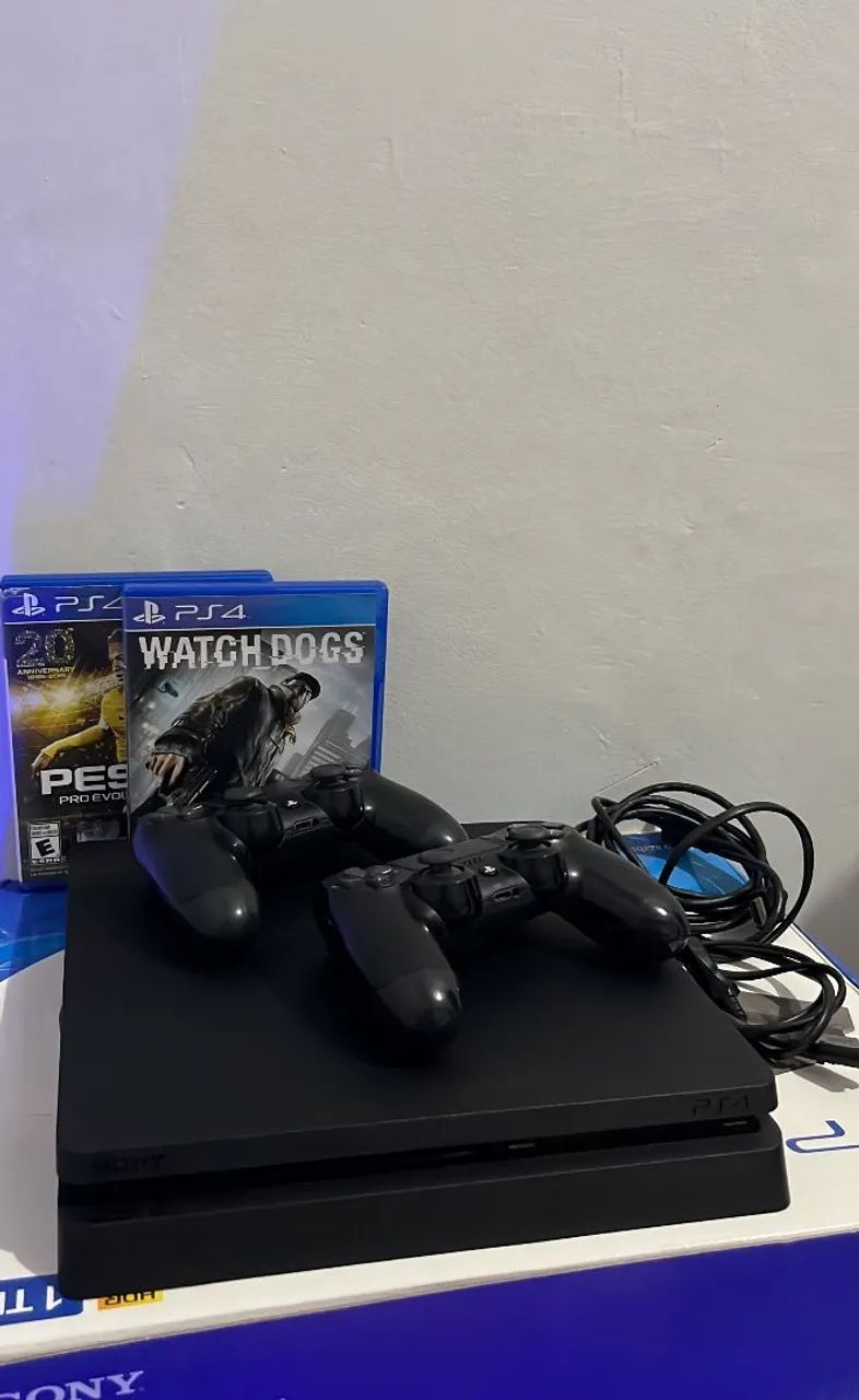 PLAYSTATION 4 