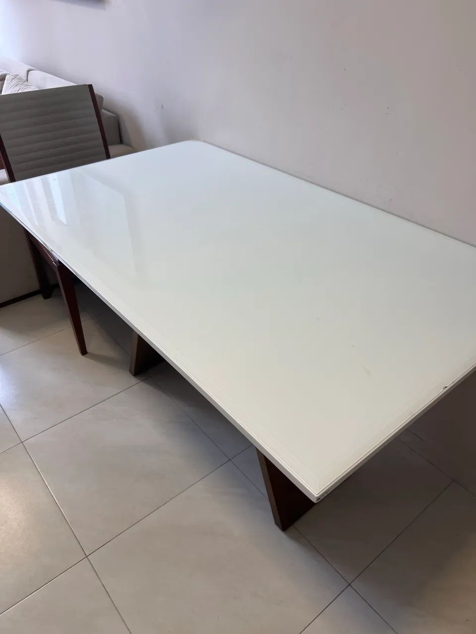 Mesa em laka branca+vidro com pés madeira - Foto 2
