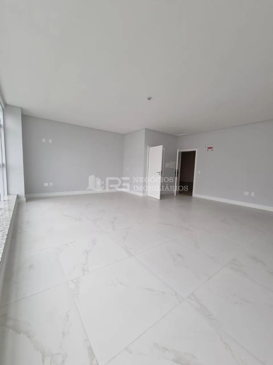 SALA COMERCIAL PARA VENDA EM MEIA PRAIA - Foto 5