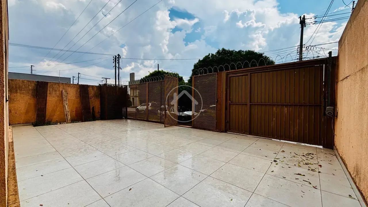 CASA COM MUITO ESPAÇO DE QUINTAL - Foto 2