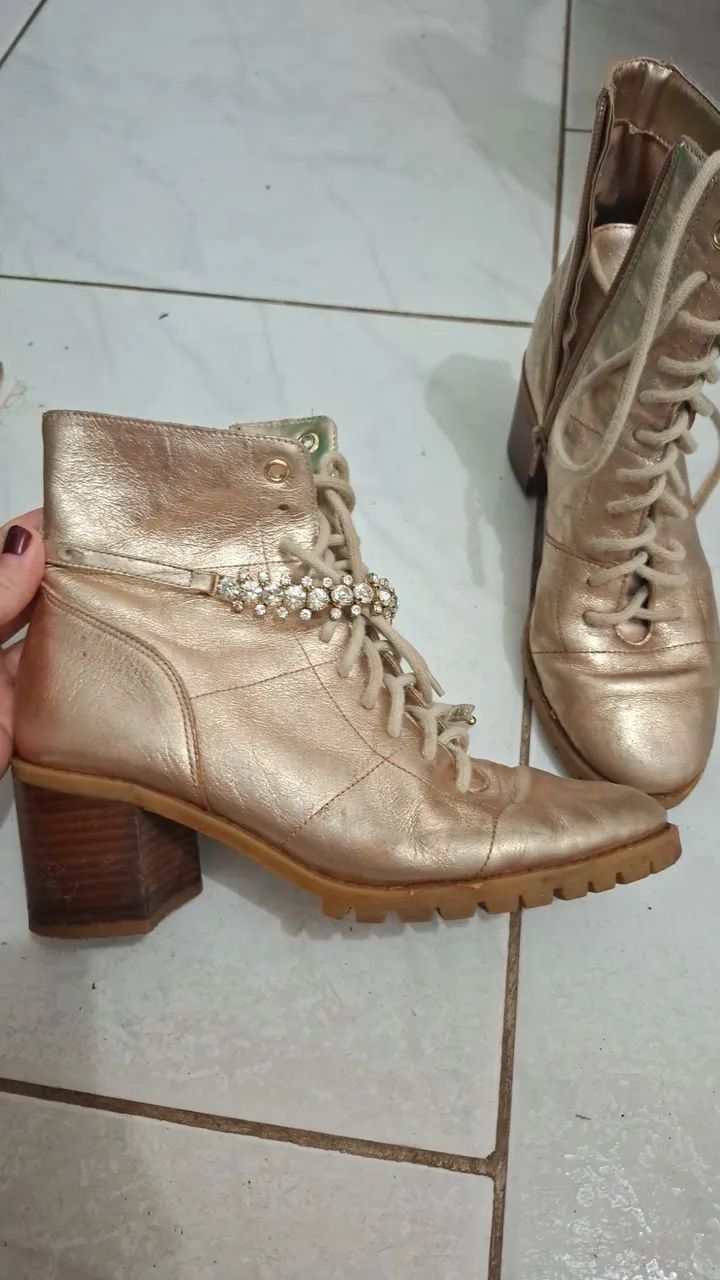 Bota Arezzo Couro Legítimo Dourada 