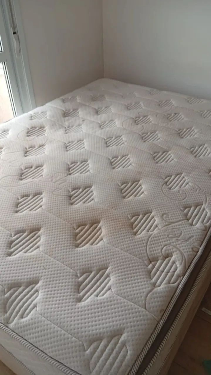 Cama box com colchão 