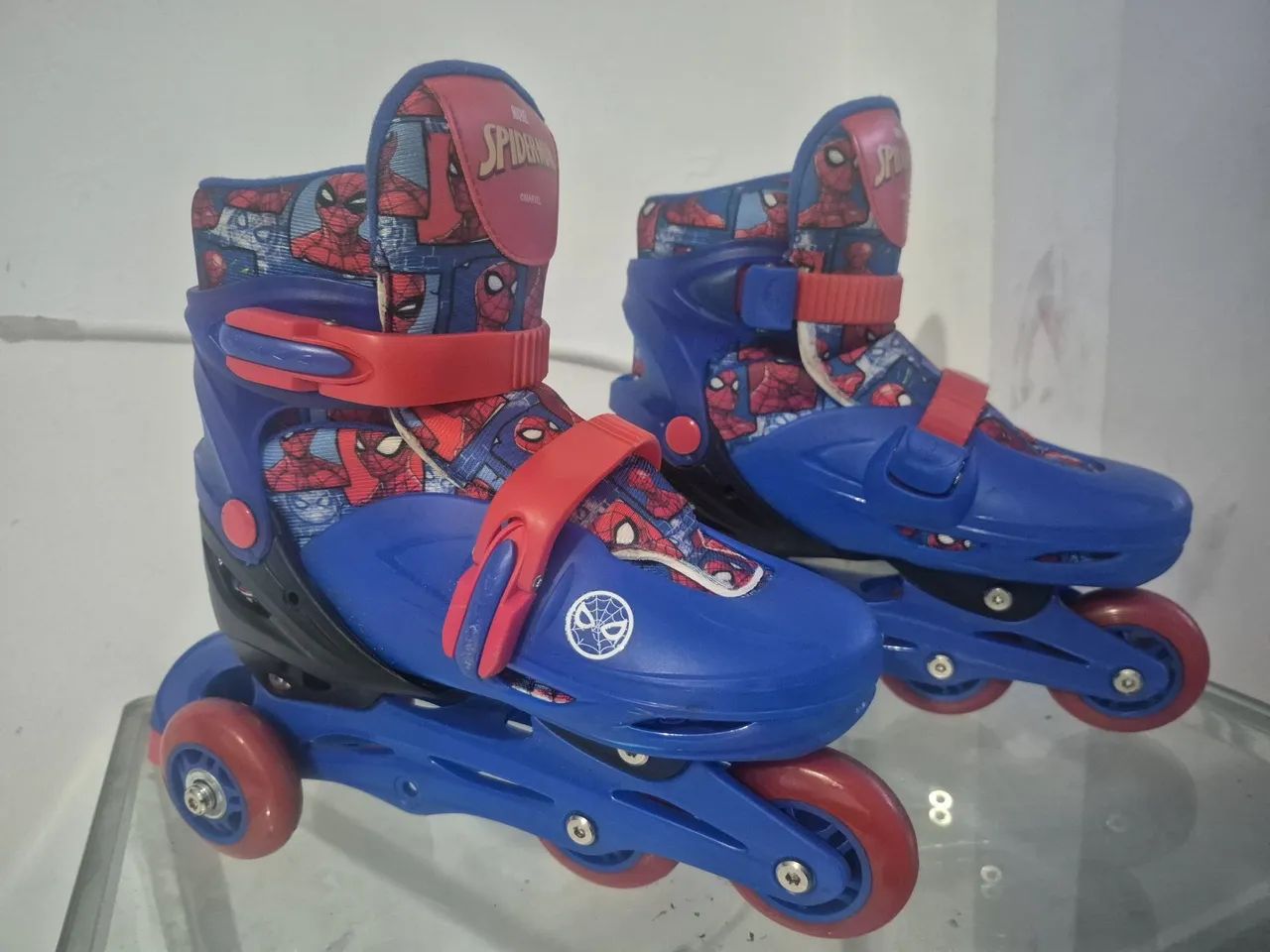 Kit completo de Patins do homem aranha usado apenas uma vez! - Foto 2