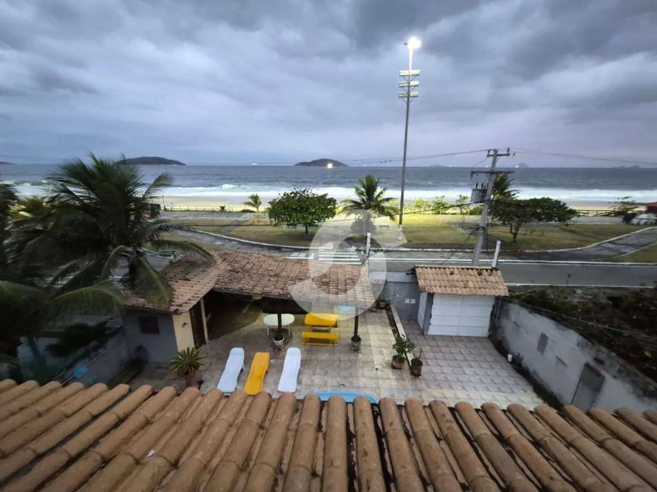 CASA FRETE MAR DE PIRATININGA COM 7 QUARTOS E AMPLA ÁREA DE LAZER