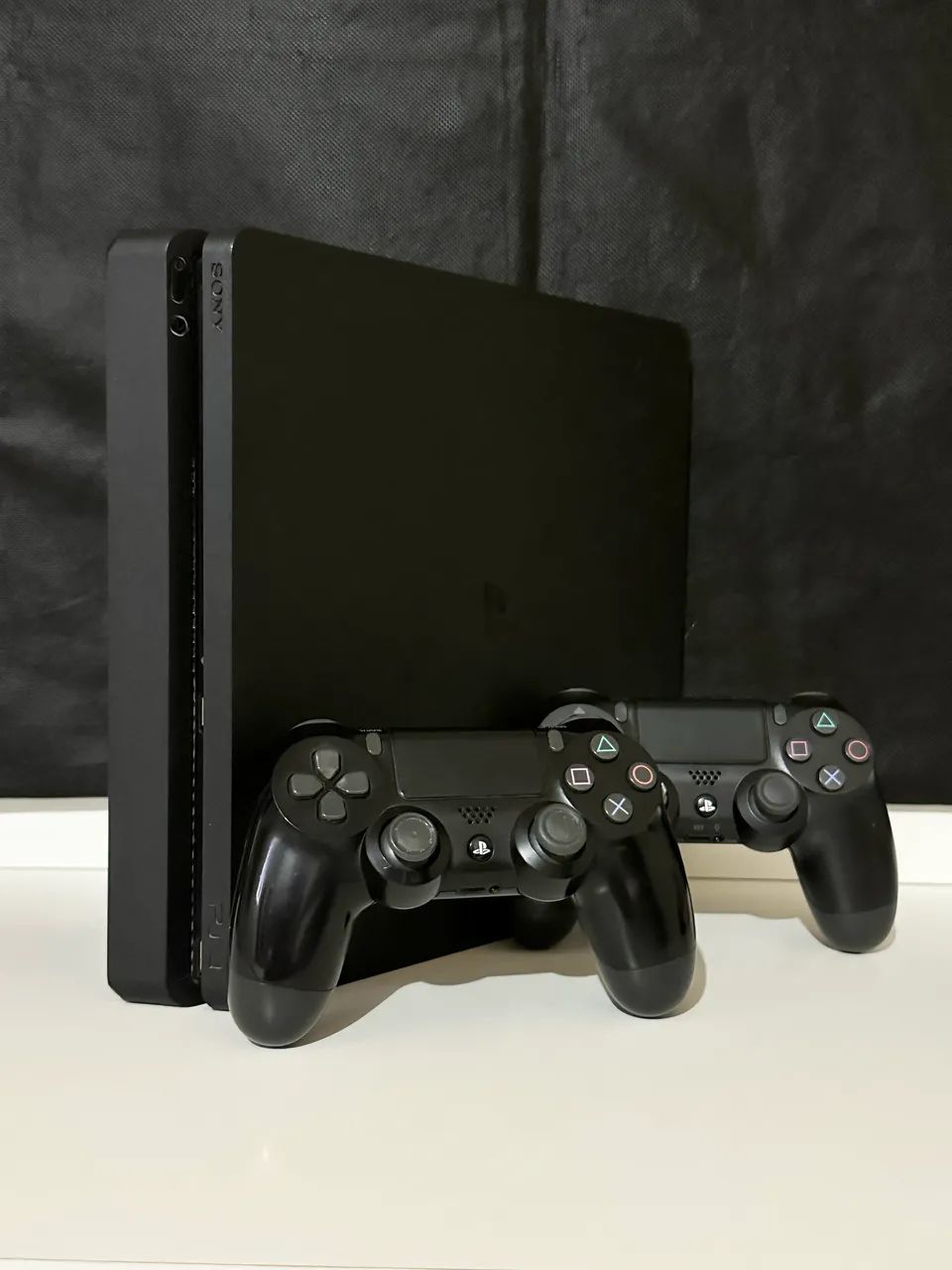 PlayStation 4 slim com 2 controles e jogos - Foto 5