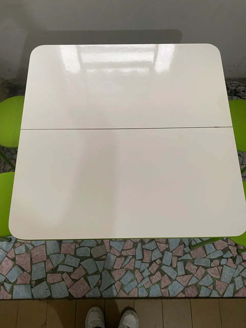 Conjunto Mesa Dobrável + 4 Bancos Verde e Branco - Foto 4
