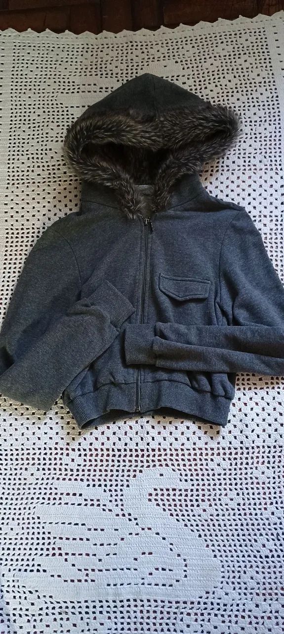 Jaqueta  moletom cinza com capuz linda 