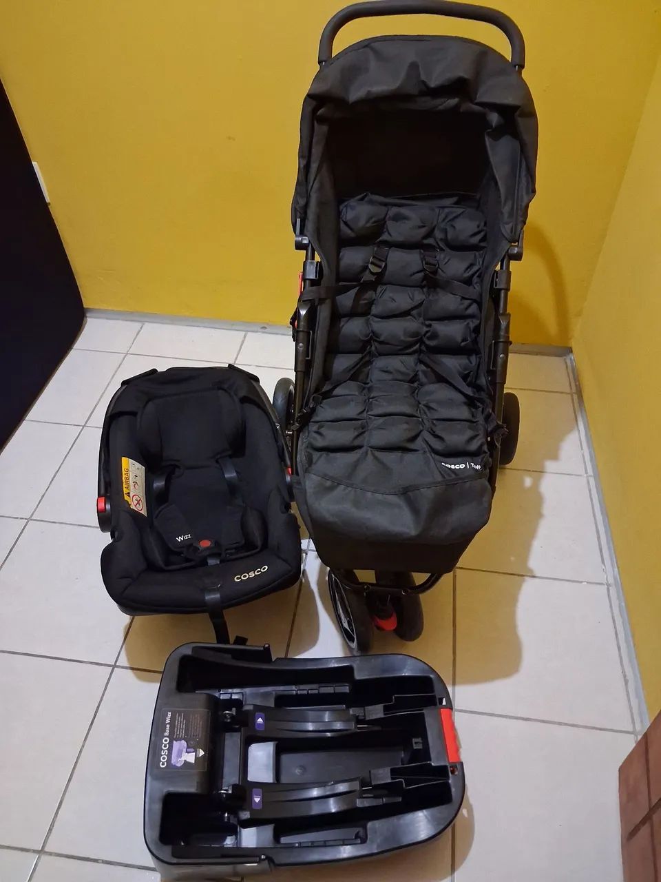 Carrinho, bebê conforto e base
