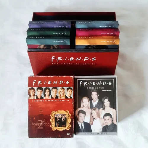 Kit Box Caixa + Capas Friends + DVDS 2ª À 10ª Temporada + DVD Ep
