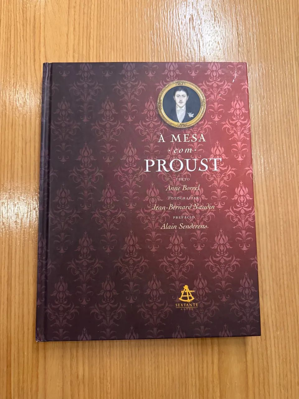 Livro de decoração A mesa com prost 