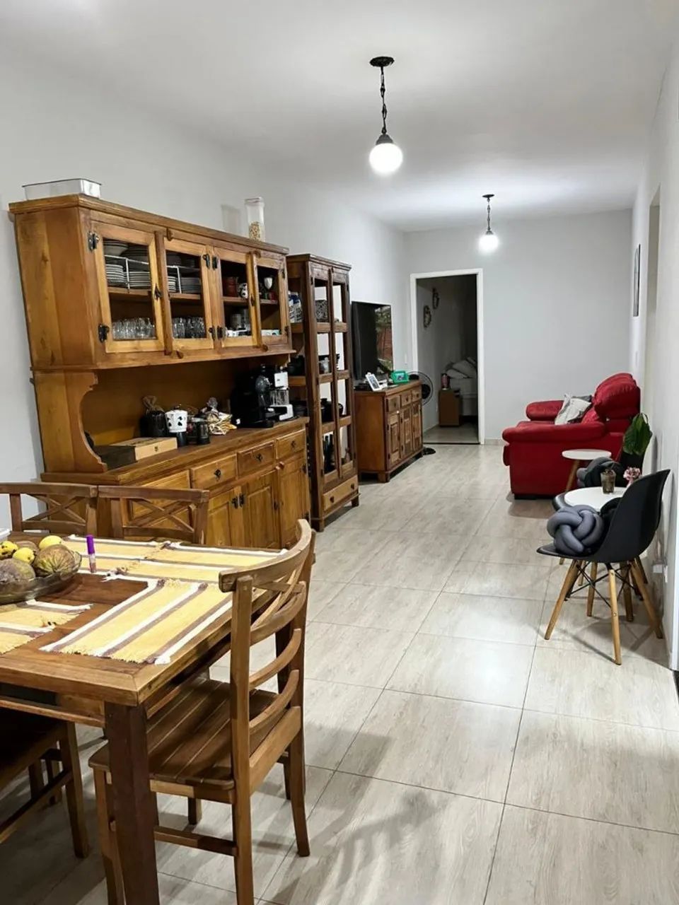 Elegância Rústica e Acabamento Perfeito: Uma Casa Única à Venda