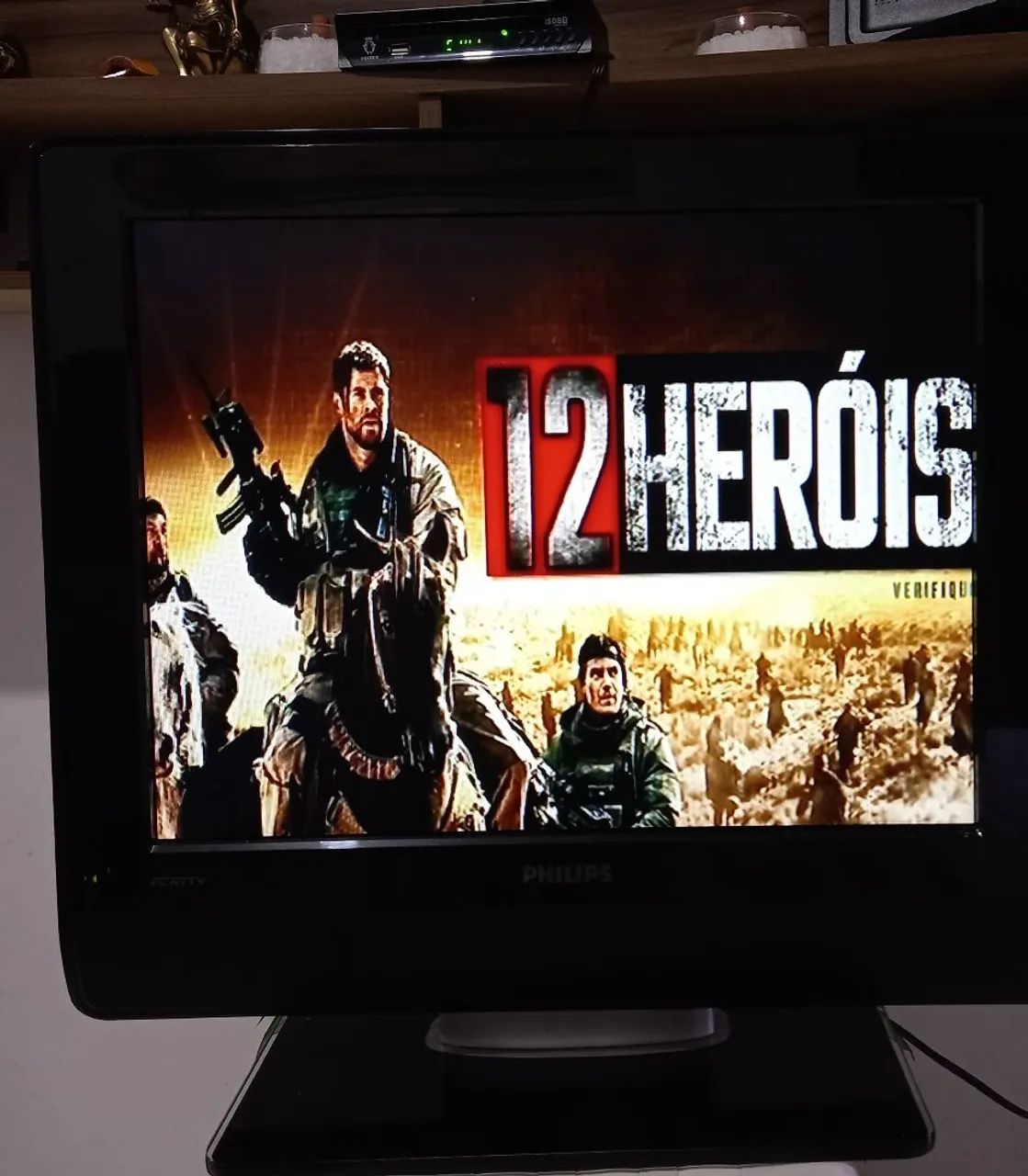 TV  SLD PHILIPS em bom estado de uso  - Foto 2
