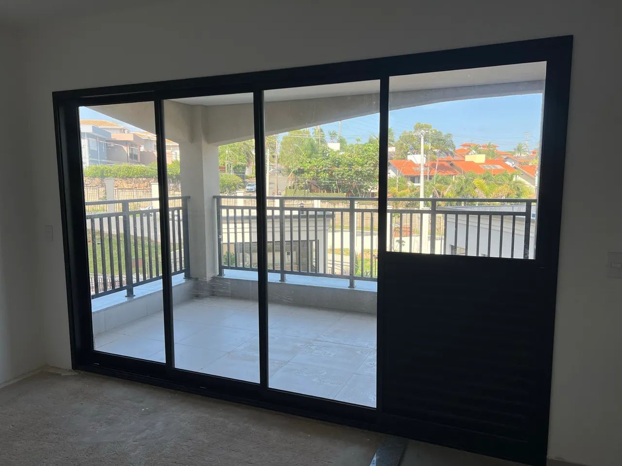 Porta 4 folhas com esquadria de alumínio  - Foto 2