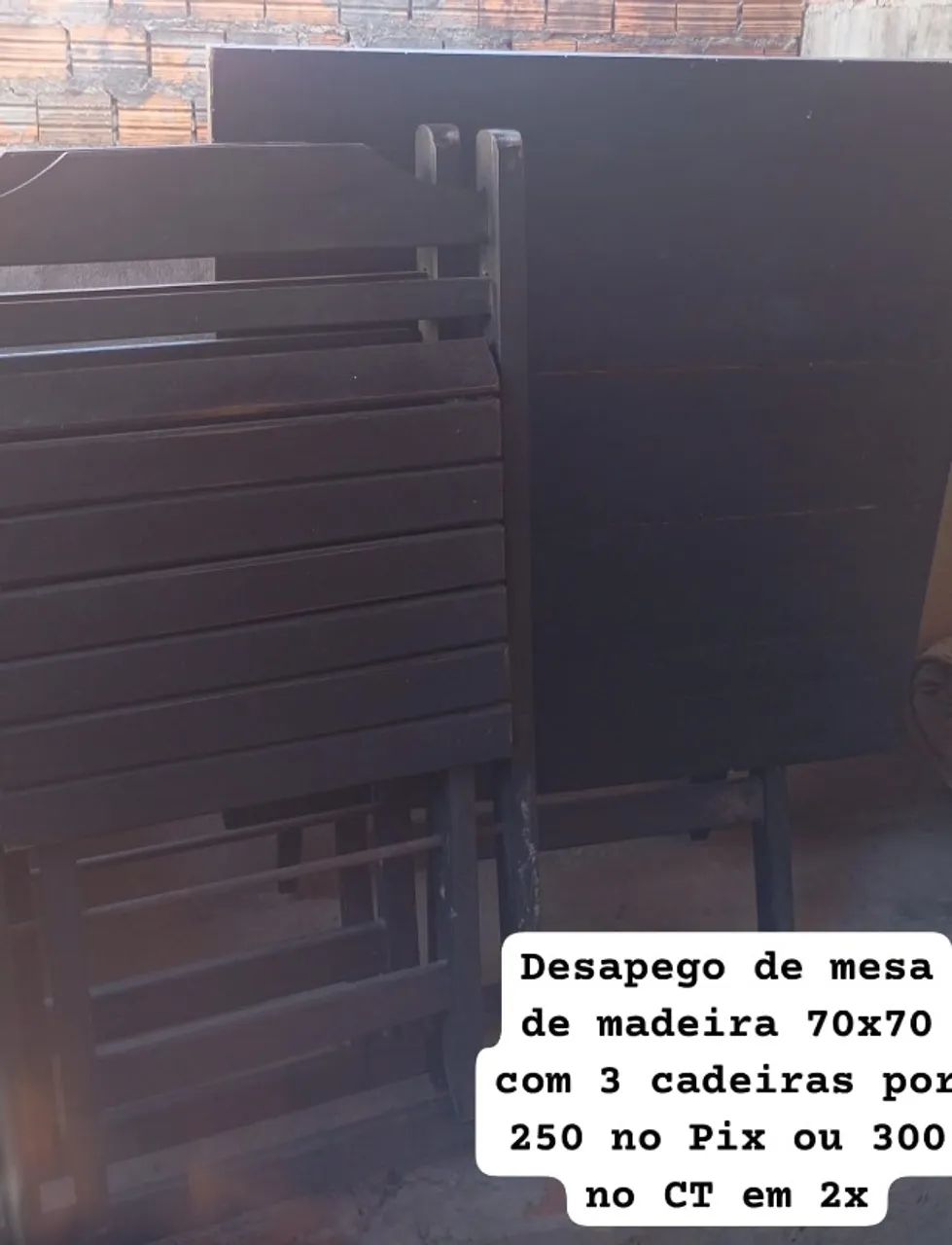 Desapego de mesa de madeira70x70 com 3 cadeiras