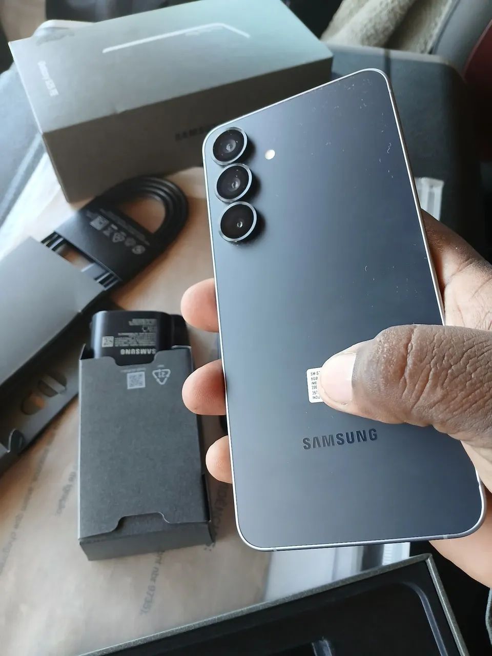 Celular  s25 FE , com garantia até março 2027 - Foto 4