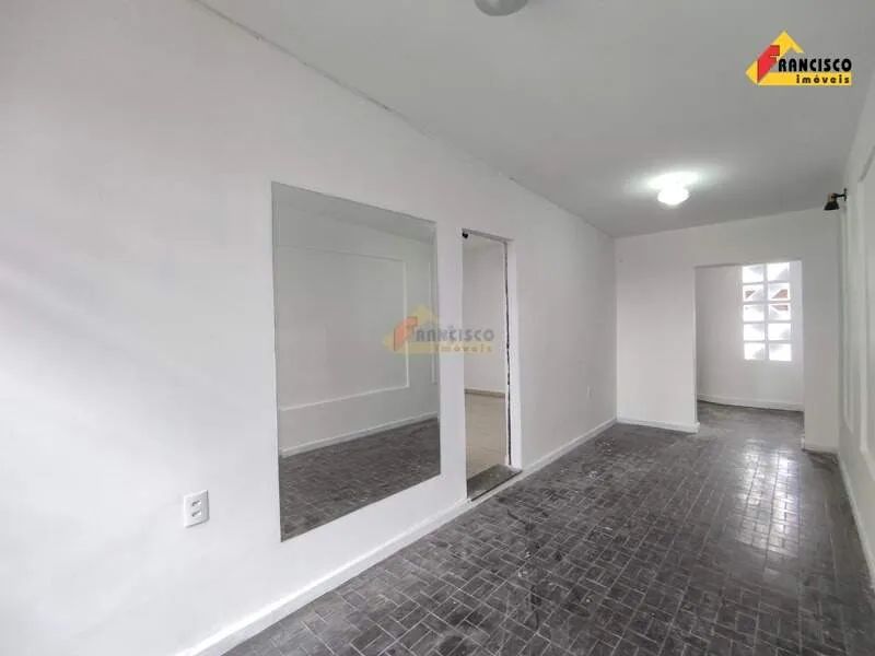 Casa para aluguel, 3 quartos, 1 vaga, Esplanada - Divinópolis/MG
