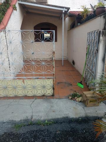 Casa tipo apartamento, dois quartos, 75m², na Rua Andre Azevedo - Olaria