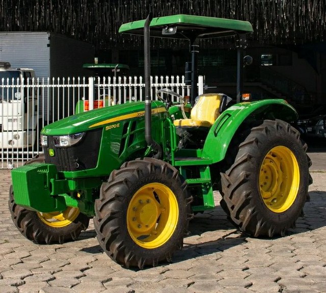 TRATOR JOHN DEERE