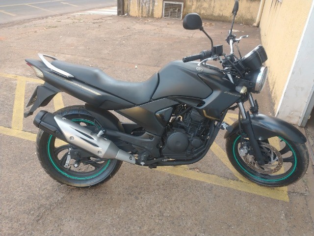 YAMAHA FAZER 250, 2010 EDIÇÃO LIMITADA, BAIXA QUILOMETRAGEM