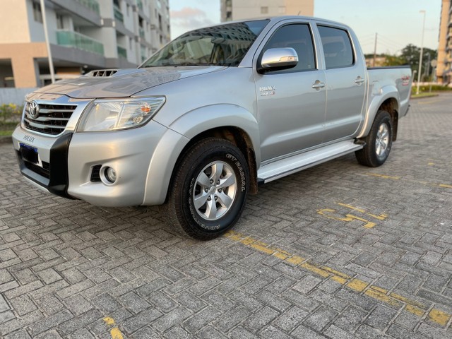 HILUX SRV 2015 4 PNEUS ZERO