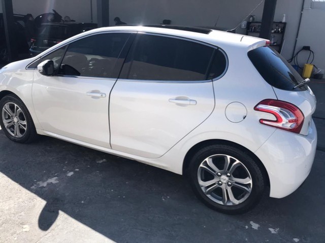 PEUGEOT 208 GRIFFE 2014