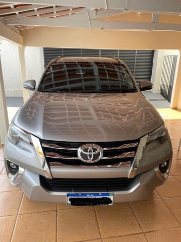 HILUX SW4; 05 LUGARES