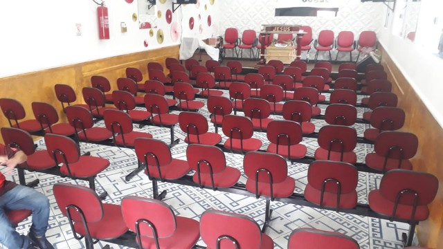 Vendo cadeiras fixas e Longarinas para igrejas(só novas)Veja Valores na Descrição - Foto 2