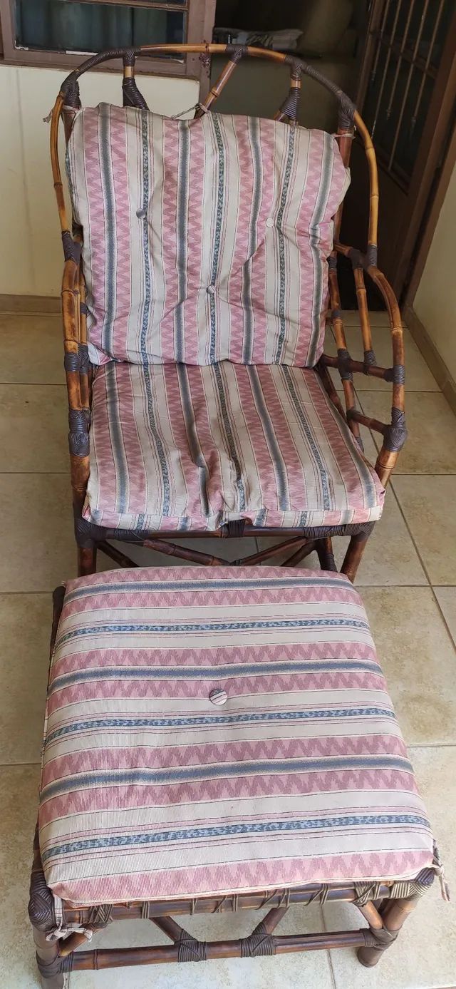 Conjunto em Cana da Índia Poltrona e assento para os pés no