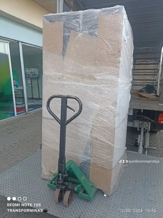 Caminhão Baú Plataforma pra Equipamento Sensíveil.BH/MG  - Foto 2