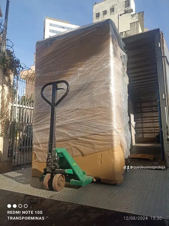 Caminhão Baú Plataforma pra Equipamento Sensíveil.BH/MG 