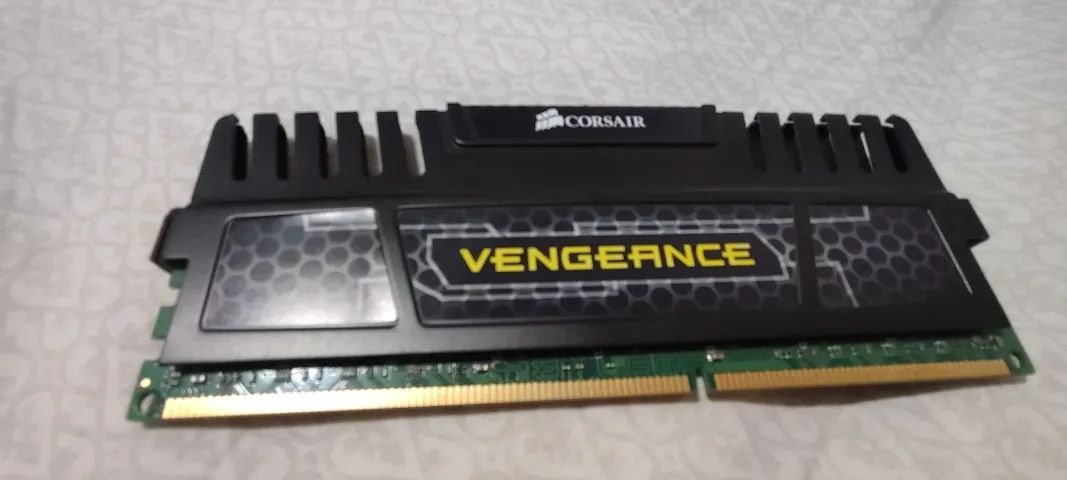 Memória Corsair Vengeance 8GB - Ótimo Estado!