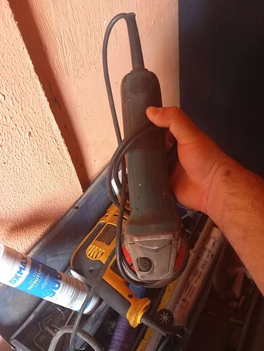 Esmeril Angular 115mm makita - Foto 2