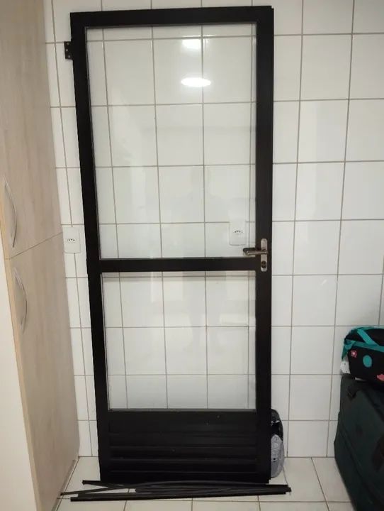 Porta de Alumínio e Vidro com Veneziana Cozinha/Lavanderia 2,15 x 3,33 (AxL)