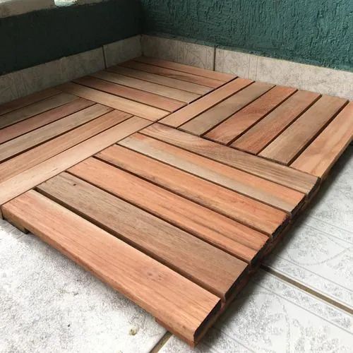 Deck de madeira para área externa