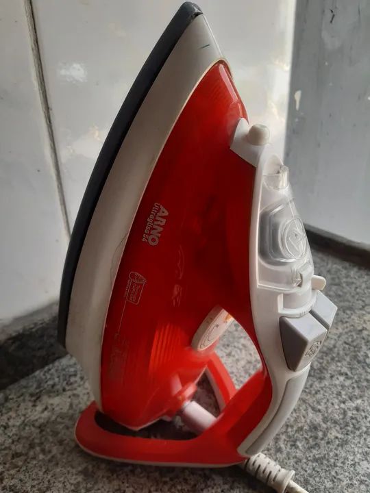 2  Ferros de Passar   220 volts