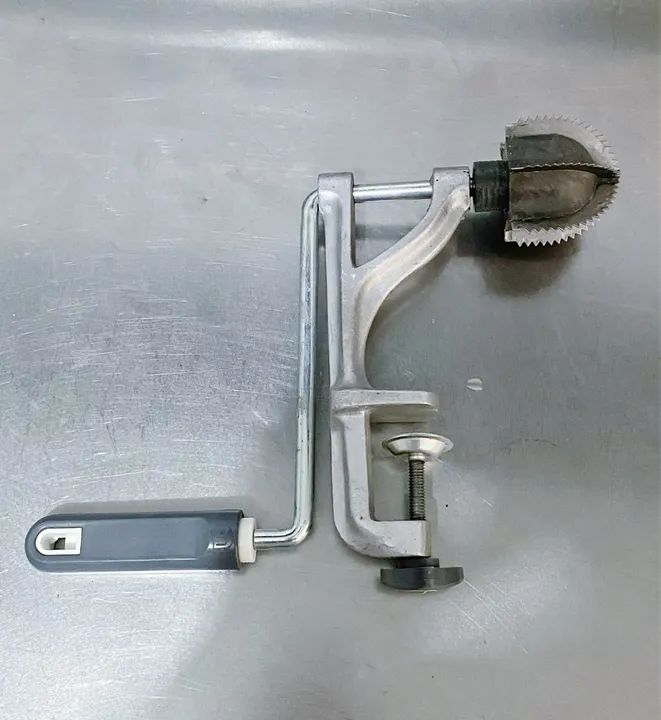 Ralador de coco manual para uso profissional