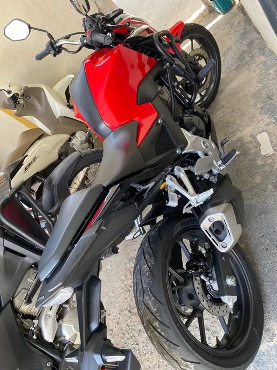 Honda CB 300 - 2024- Vermelha - Impecável