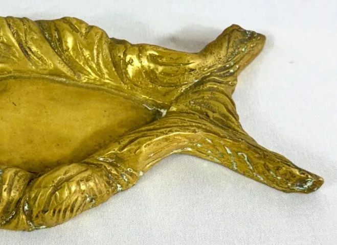 SEM ASSINATURA -Escultura Bronze dourado feitio Peixe trabalhada auto e baixo relevo *Desc - Foto 5