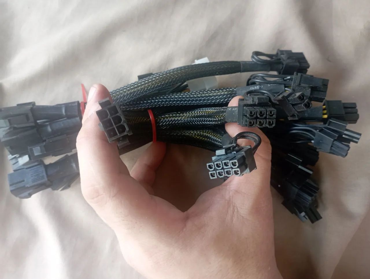 Cabo Adaptador Alimentação Placa De Video 8 Pinos x 2x 6+2 Pinos<br>15,90 R$<br>Shopee<br>(54)