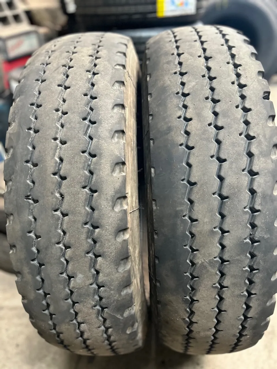 Pneu 275/80 R22.5 Radial Usado R$ 990,00 a unidade