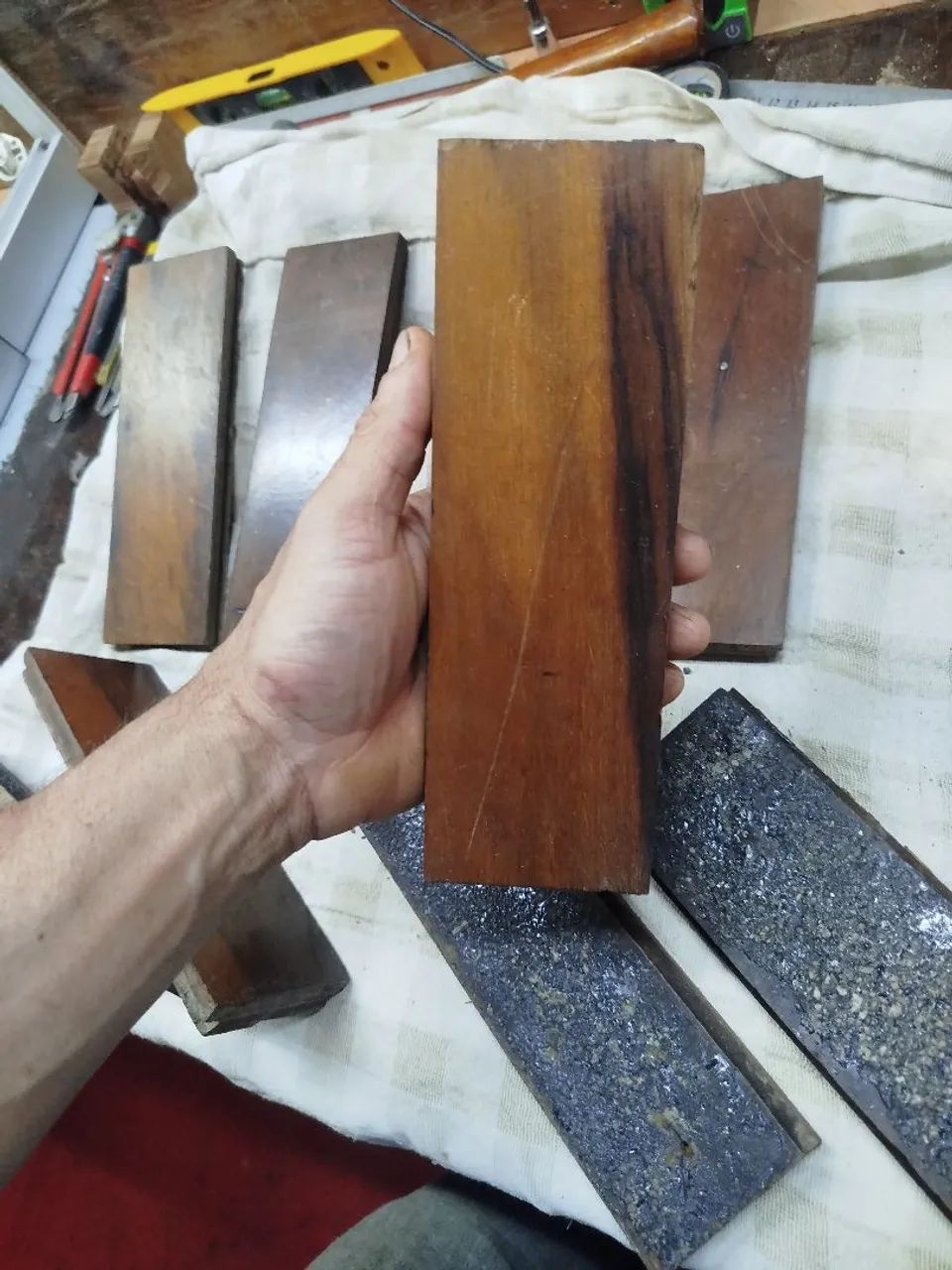 Piso de madeira tacos antigos revestimento e reposição de tacos ruins  - Foto 2