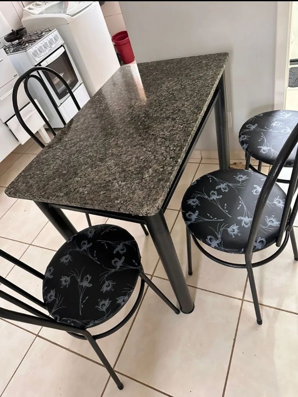 Conjunto Mesa de Jantar com 4 Cadeiras PROMOÇÃO  - Foto 2