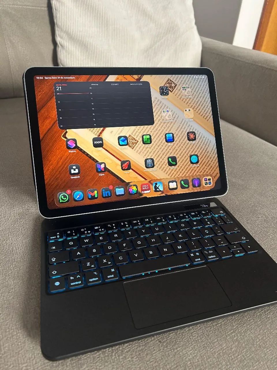 Vendo IPad Air M2 6ª Geração + Capa Teclado c/ Touchpad + WB