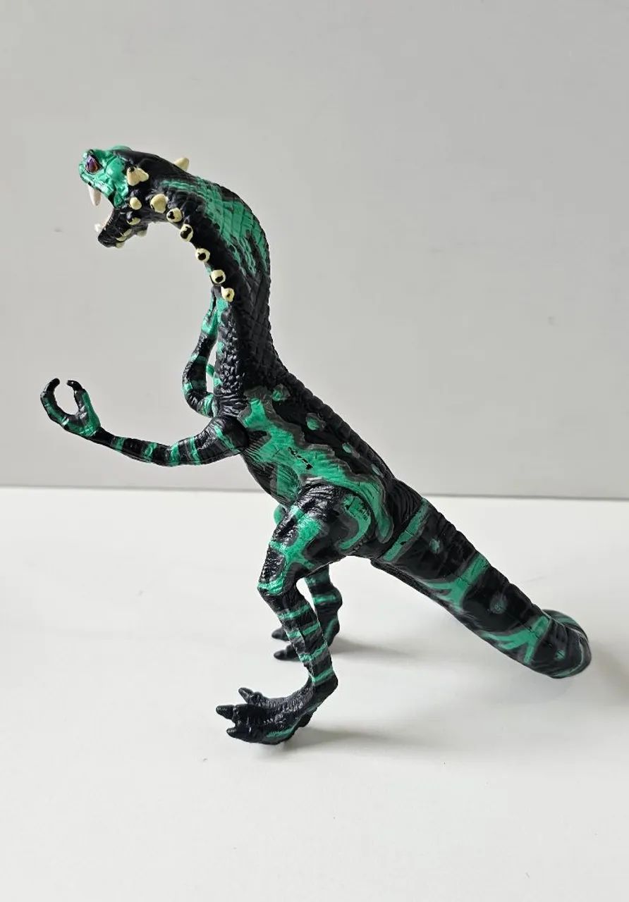 boneco vertigo coleção primal rage playmates - Foto 4