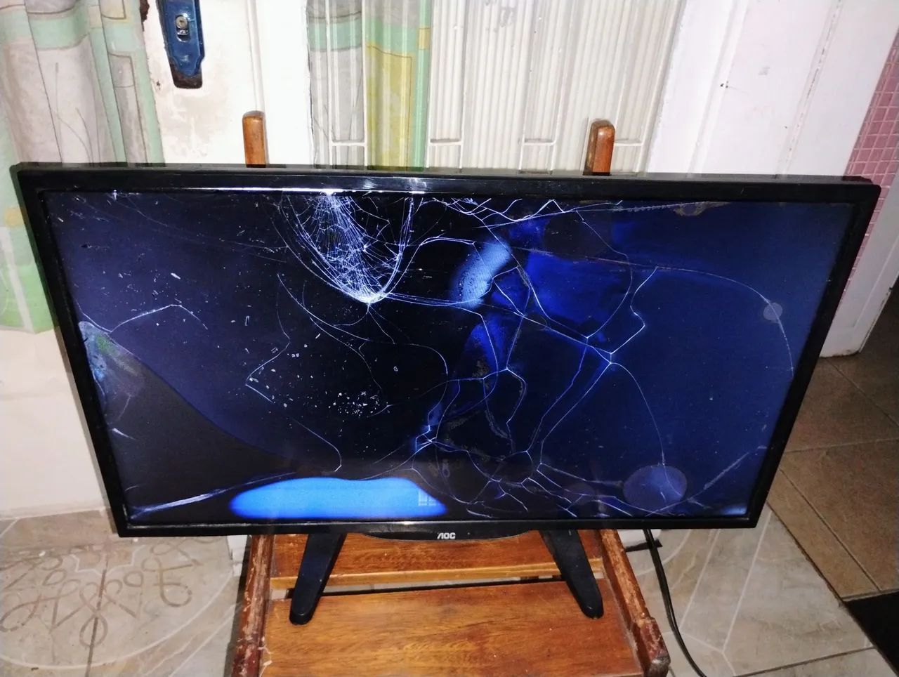 TV LED AOC 32 Polegadas Modelo LE32H1461 Tela trincada  - Foto 6